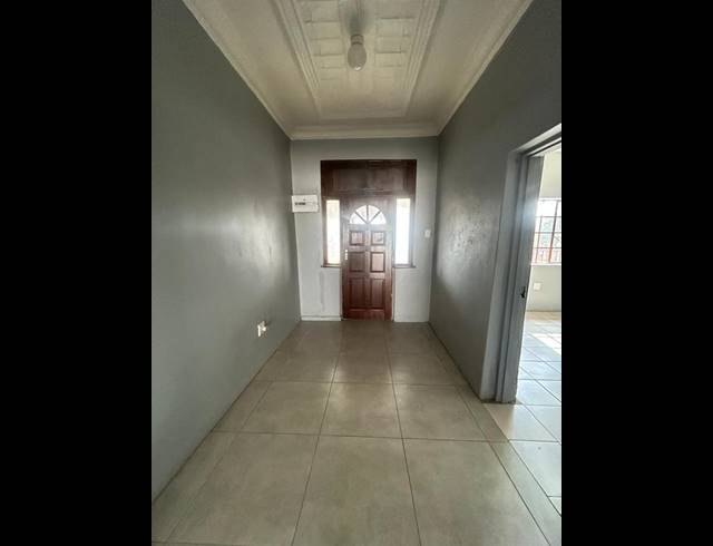 5 BEDROOM HOUSE FOR SALE IN BEZUIDENHOUT VALLEY